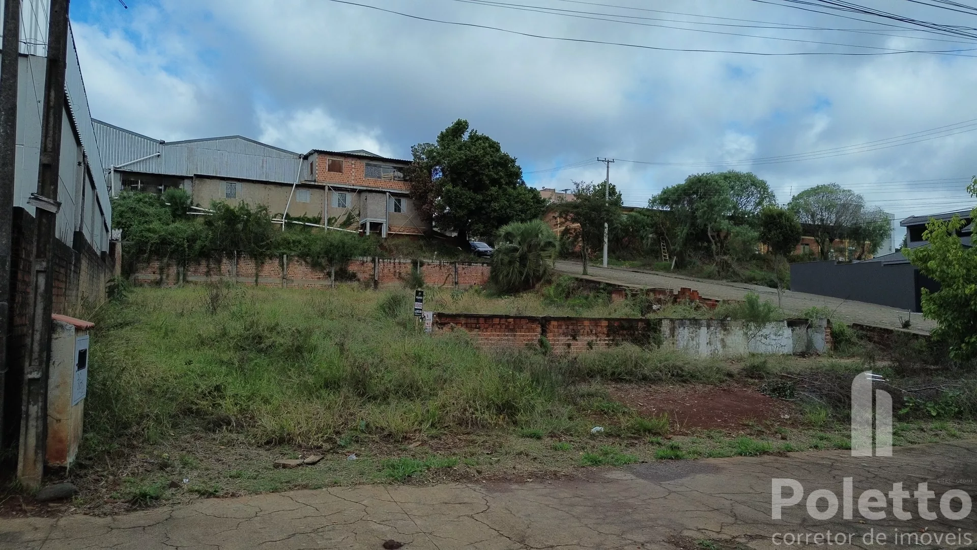 Terreno de esquina com área de 1000 m² — Miniatura 2