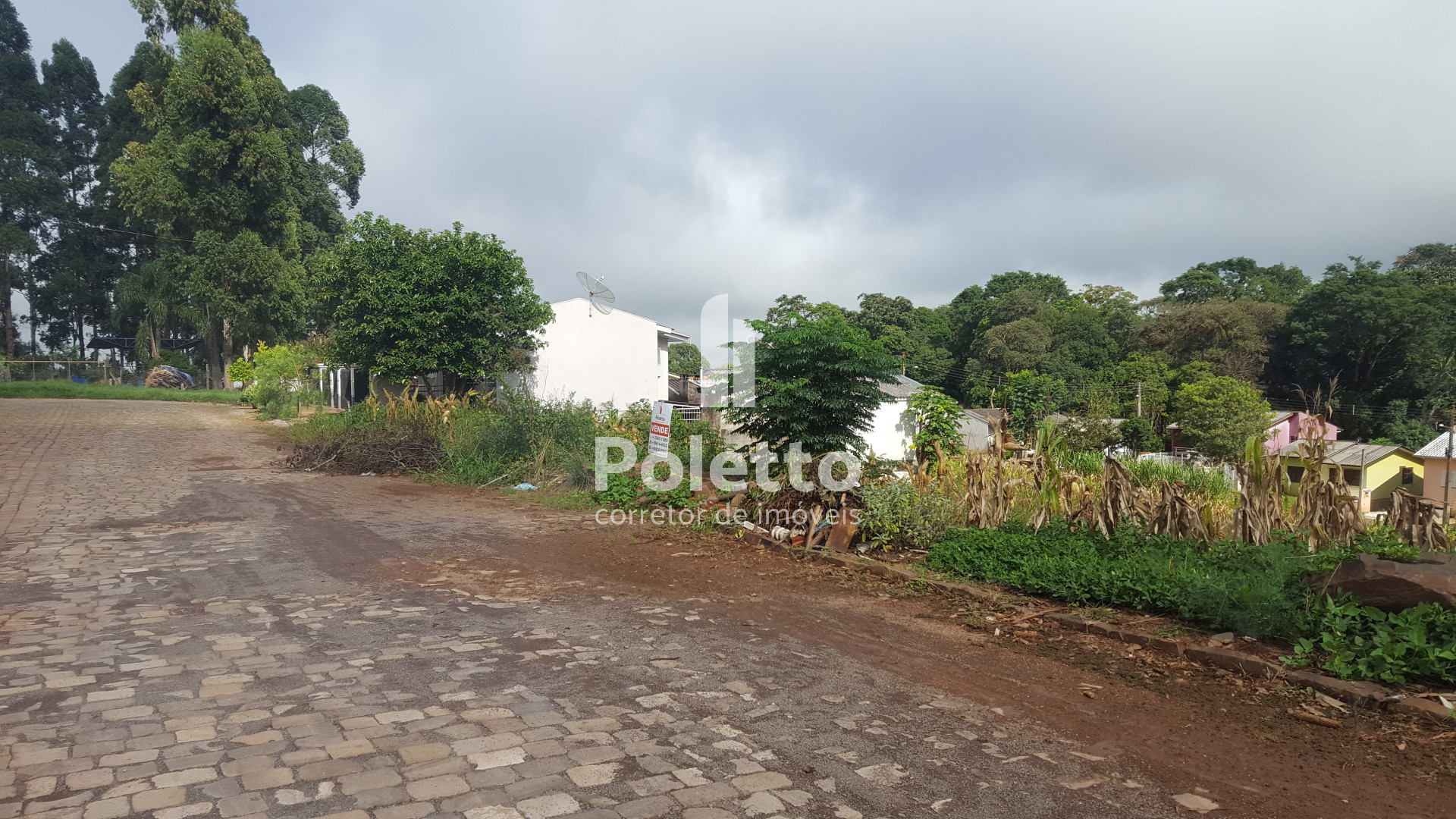 Vende-se excelente terreno no Bairro Santa Lúcia — Miniatura 3