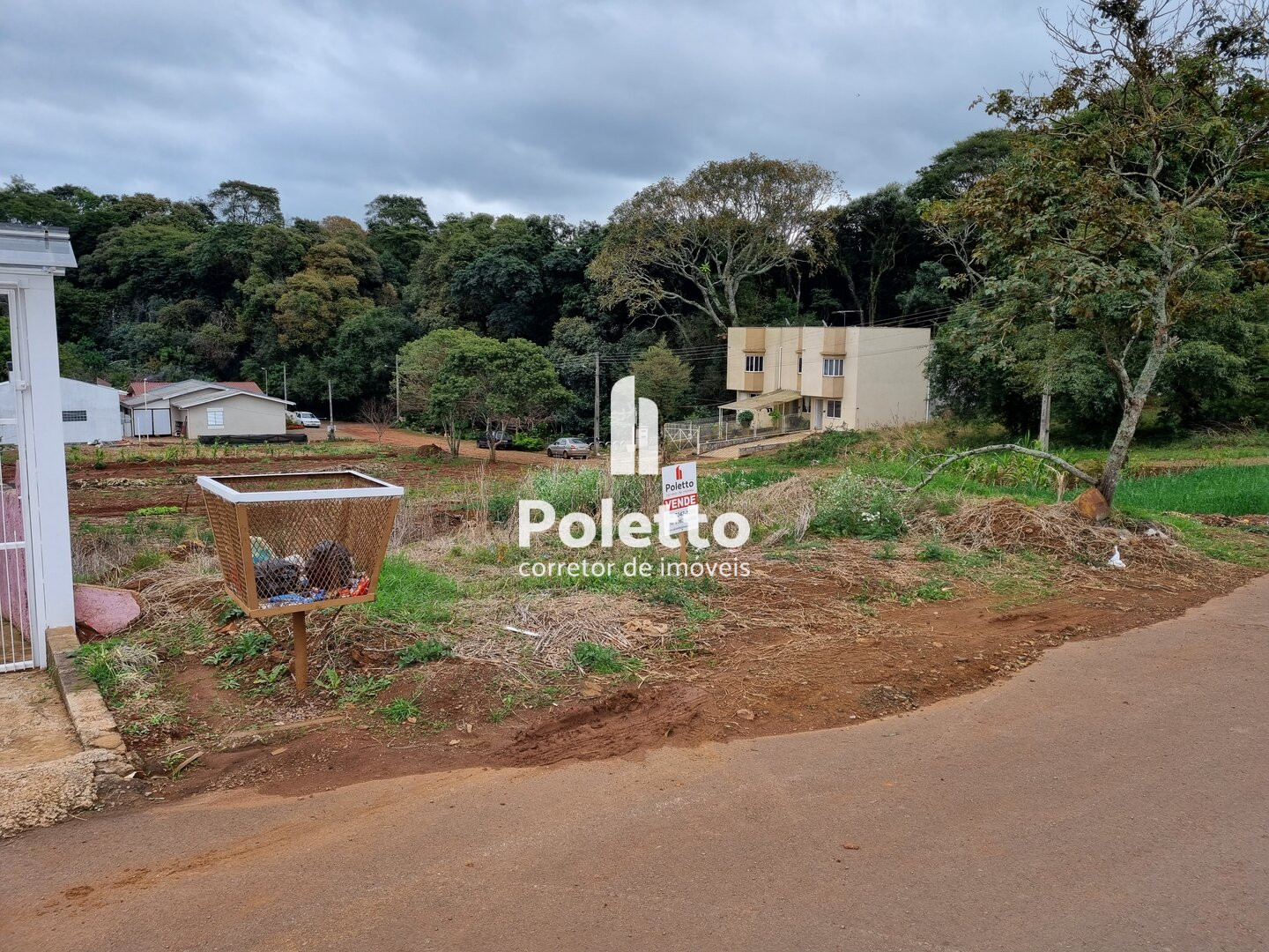 Vende-se lindo terreno — Miniatura 3