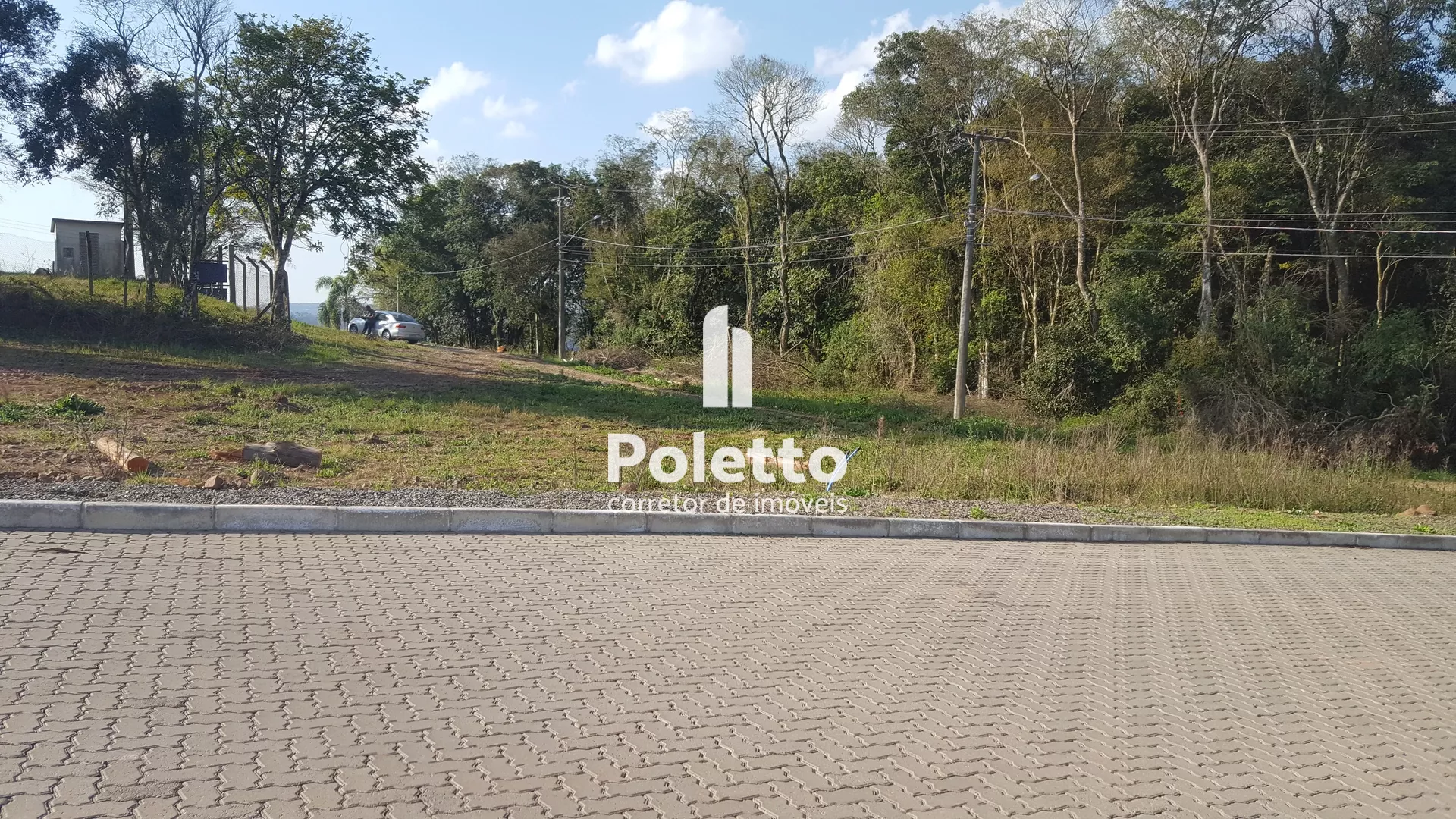 Vende-se Terreno em Loteamento de Alto Padrão — Miniatura 3
