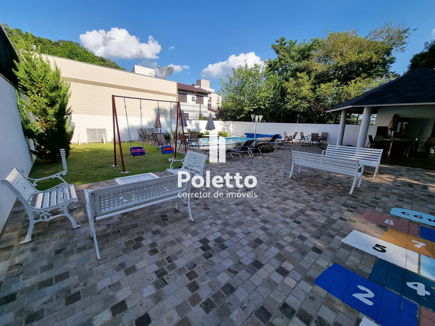 Vende-se linda cobertura duplex Mobiliada no centro de Marau — Miniatura 24
