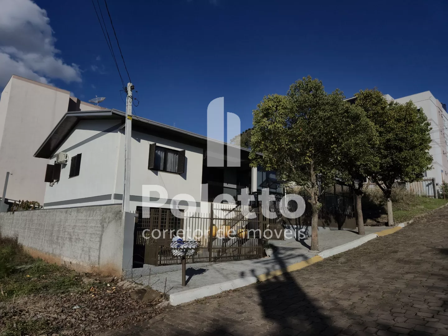 Vende-se casa no centro de Marau — Miniatura 2