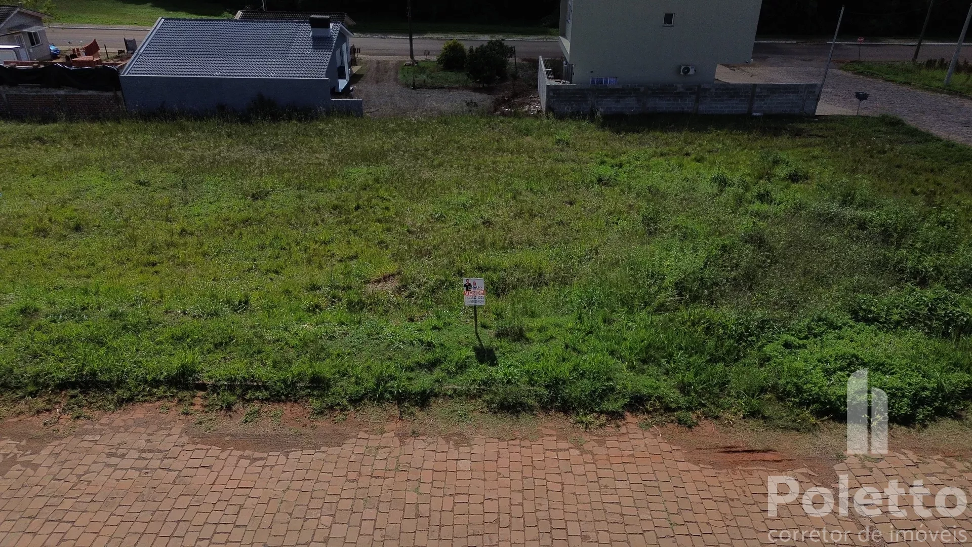 Vende-se terreno — Miniatura 2