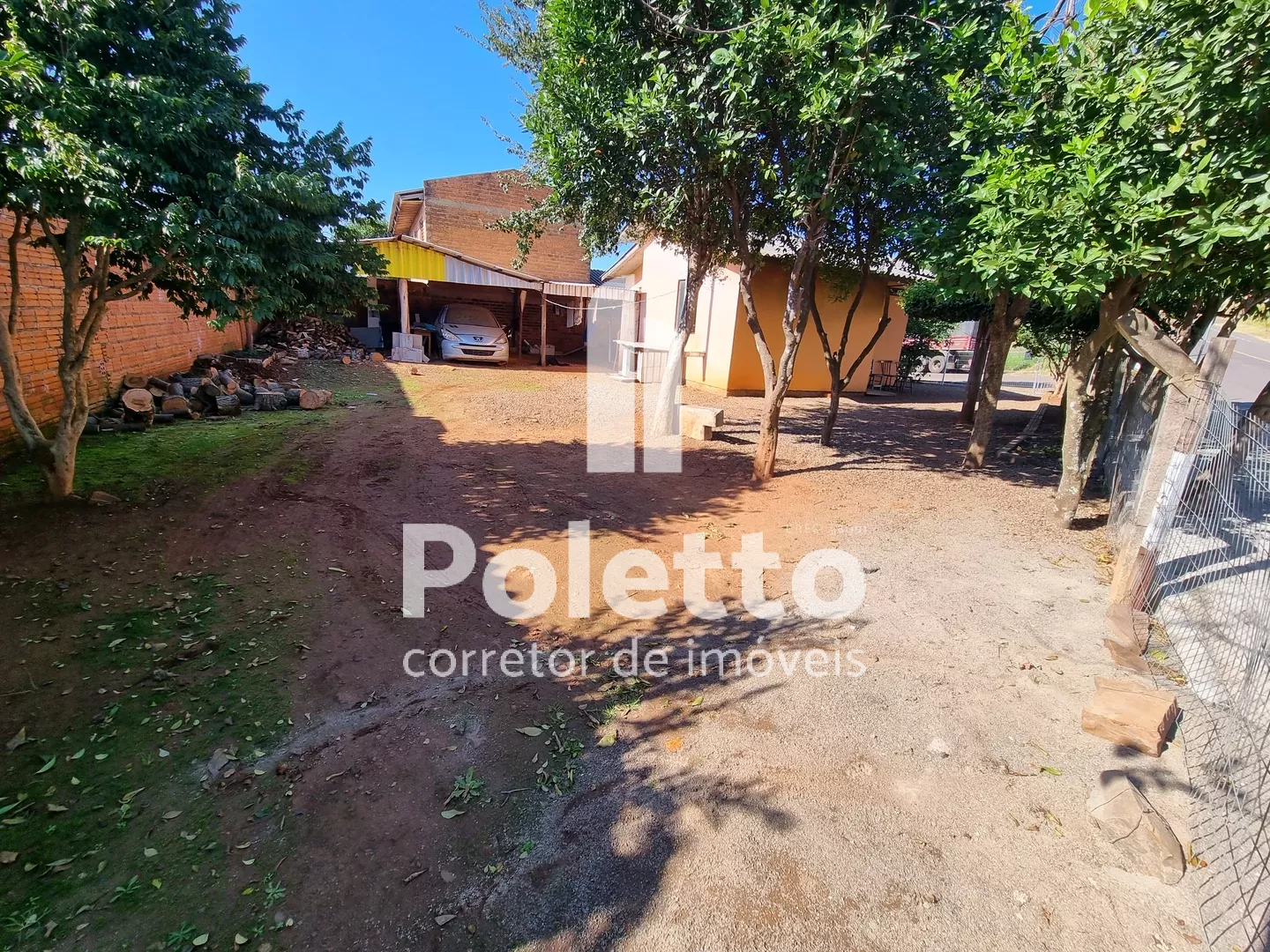 Vende-se casa com terreno de esquina — Miniatura 2