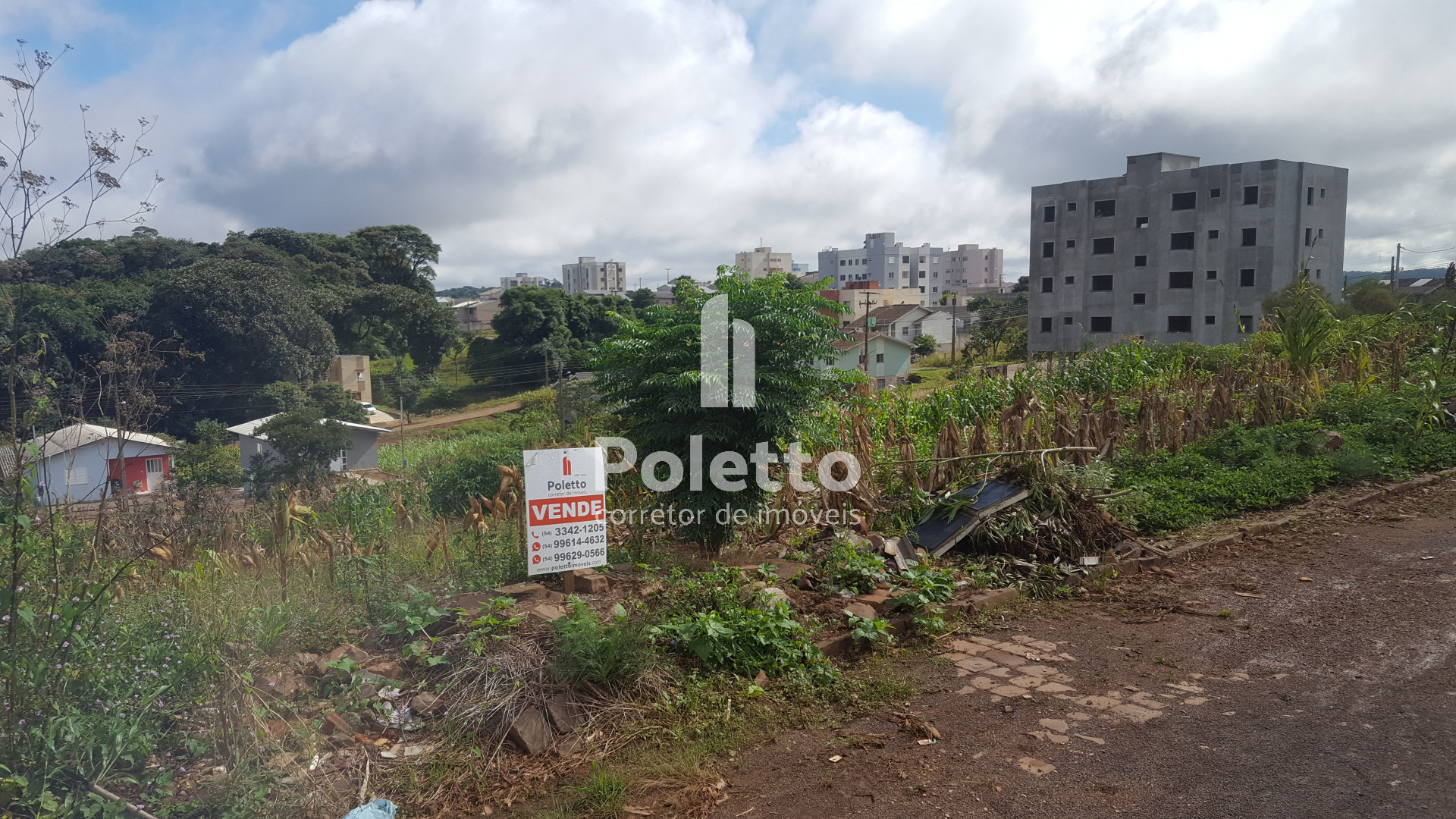 Vende-se excelente terreno no Bairro Santa Lúcia — Miniatura 4