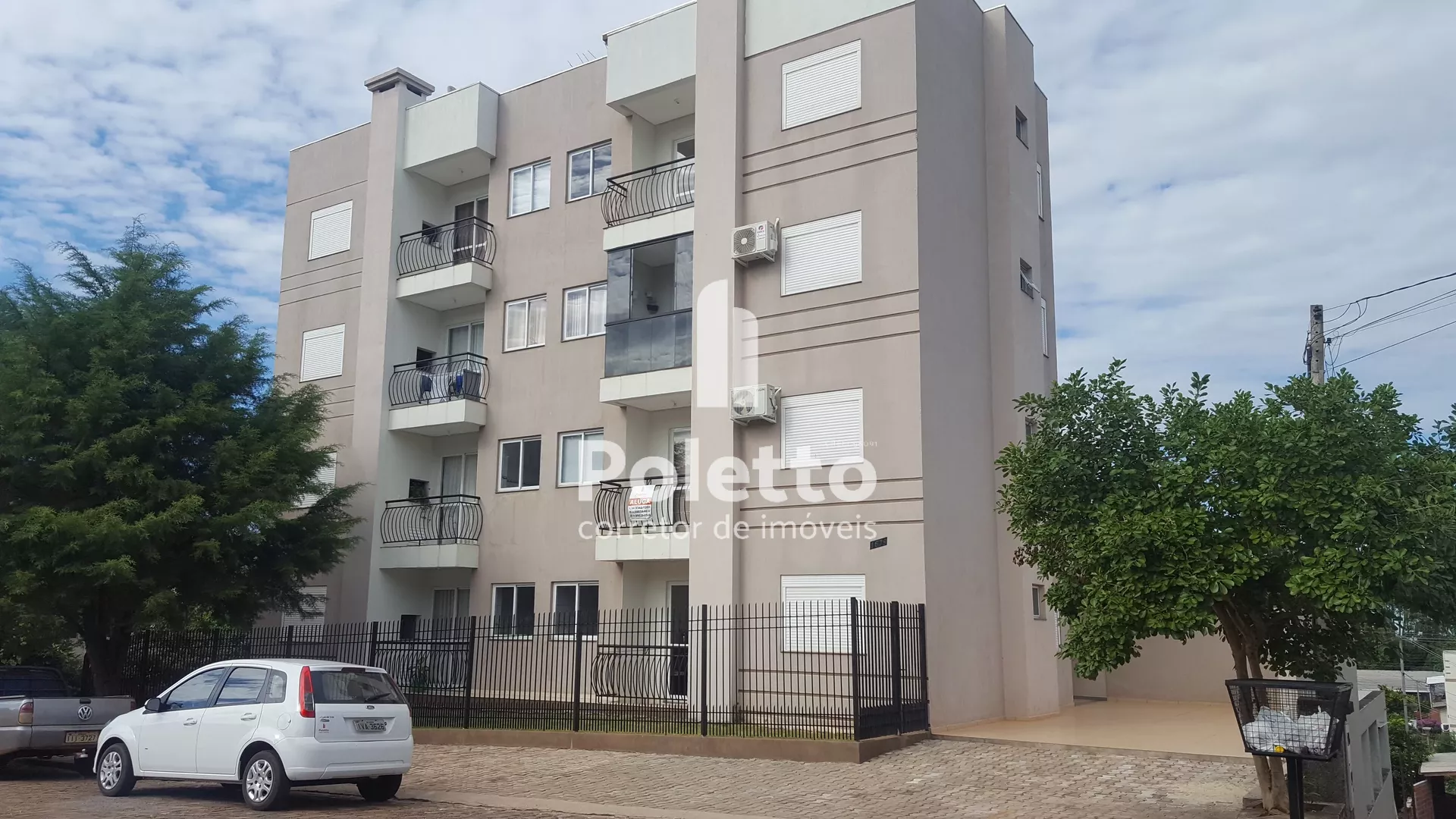 Aluga-se apartamento com 2 quartos