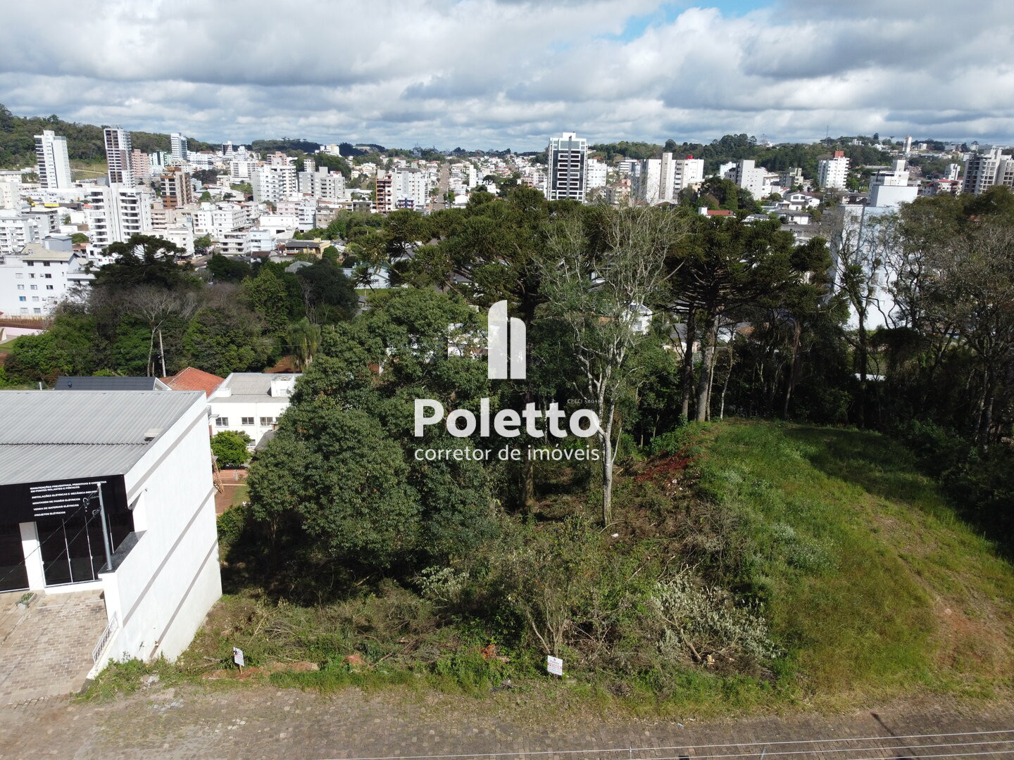 Vende-se terreno em área nobre da cidade e com excelente posição solar. — Miniatura 3
