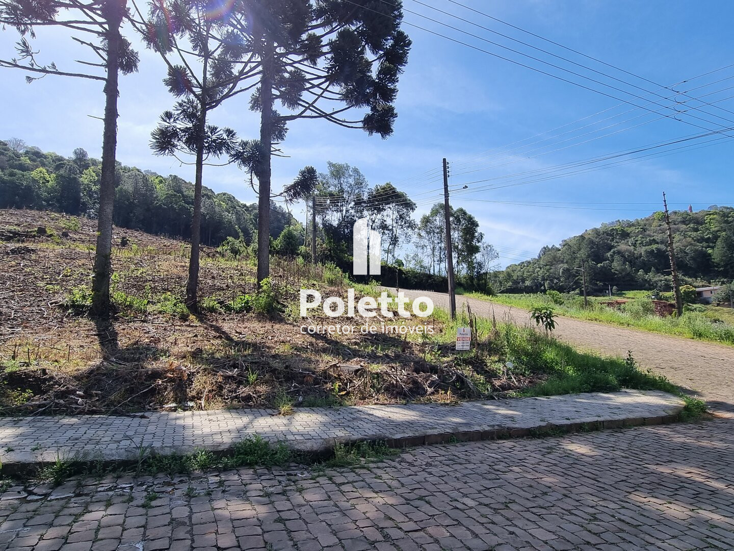 Vende-se terreno de esquina — Miniatura 3