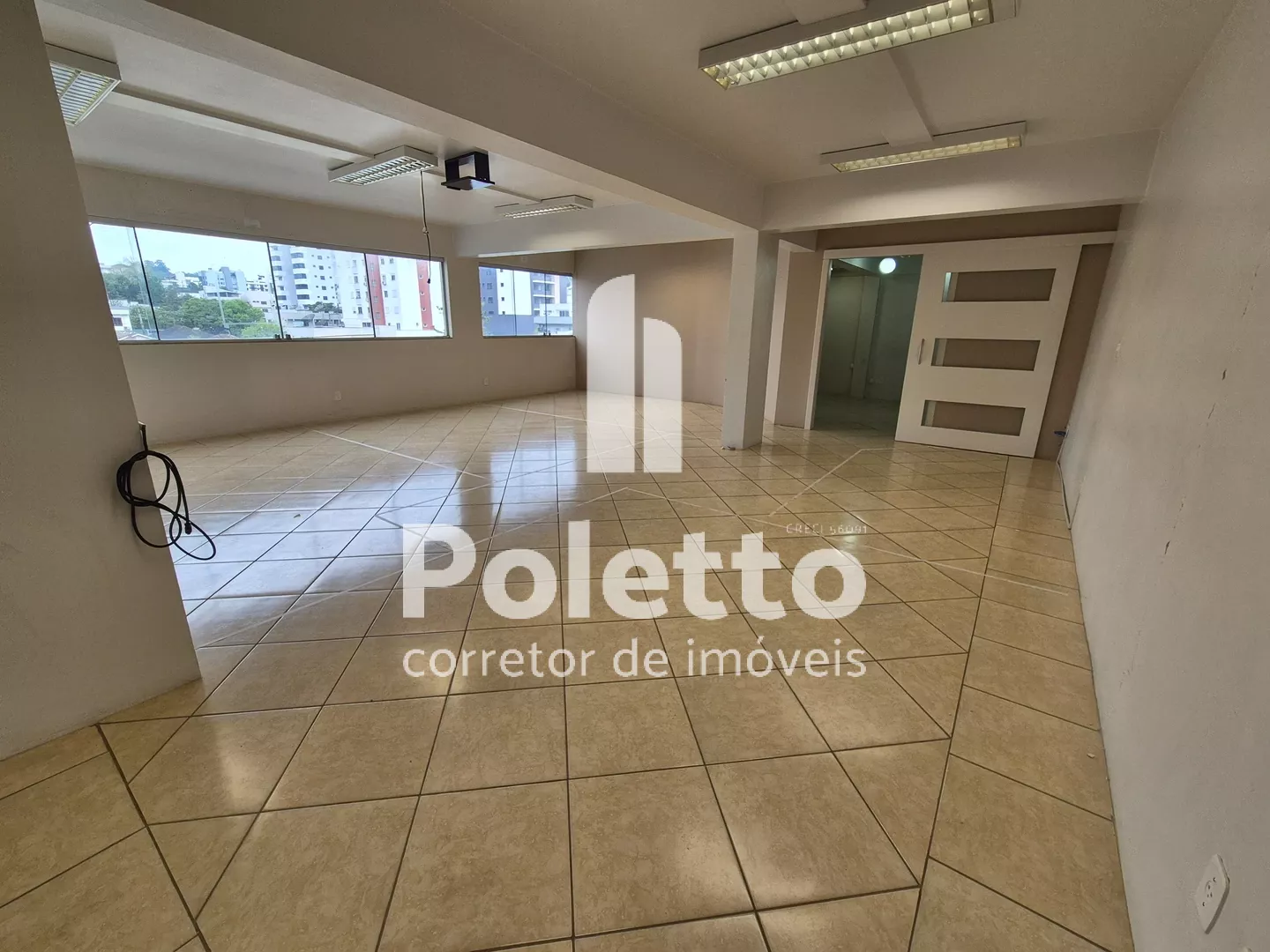 Vende-se sala comercial no centro de Marau — Miniatura 9