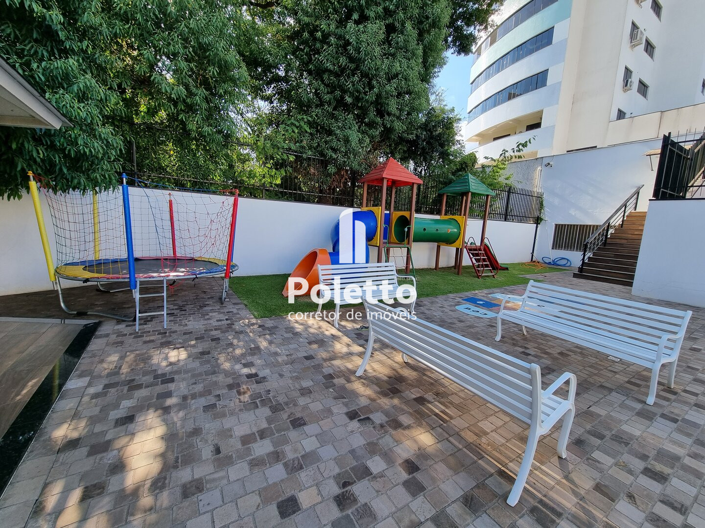 Vende-se linda cobertura duplex Mobiliada no centro de Marau — Miniatura 27