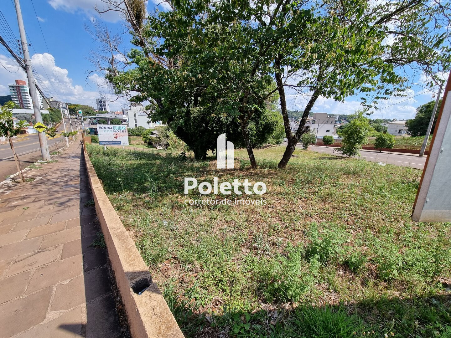 Aluga-se terreno de esquina na Av. João Posser em Marau — Miniatura 2