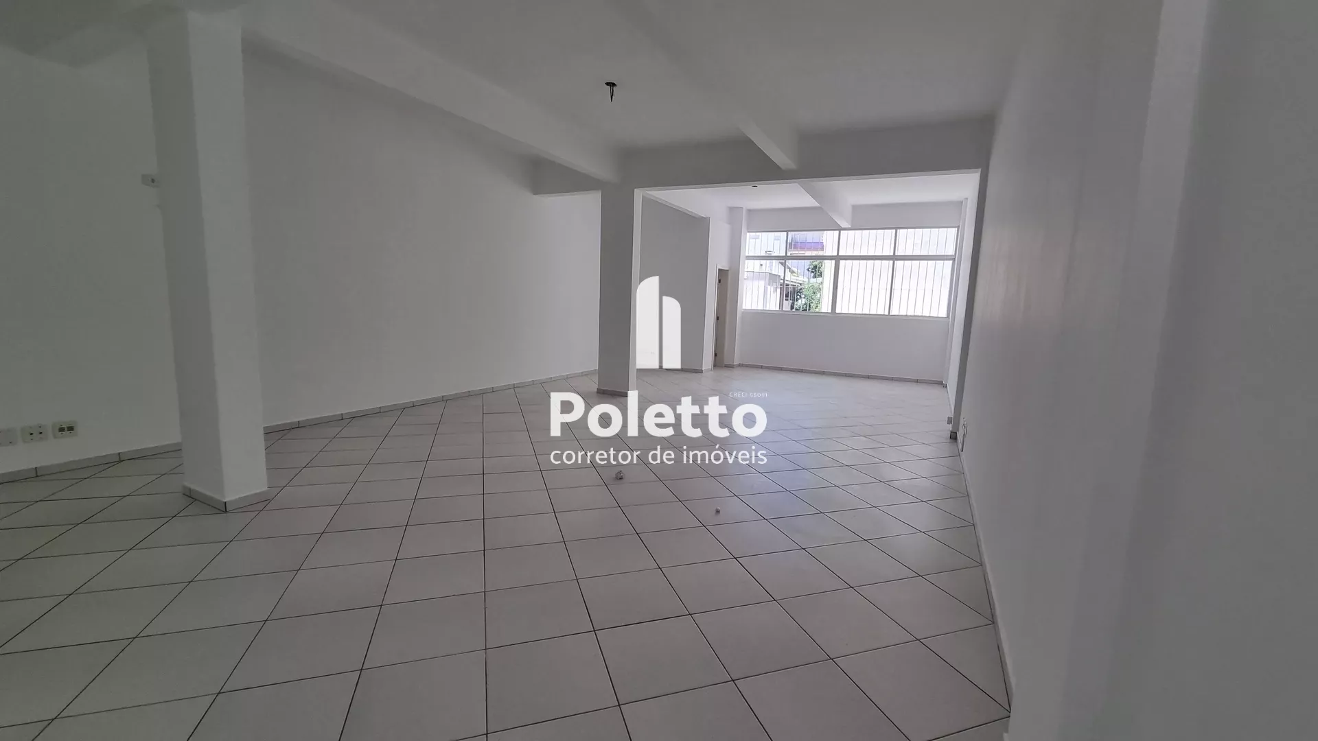 Aluga-se sala comercial em galeria no centro de Marau — Miniatura 3