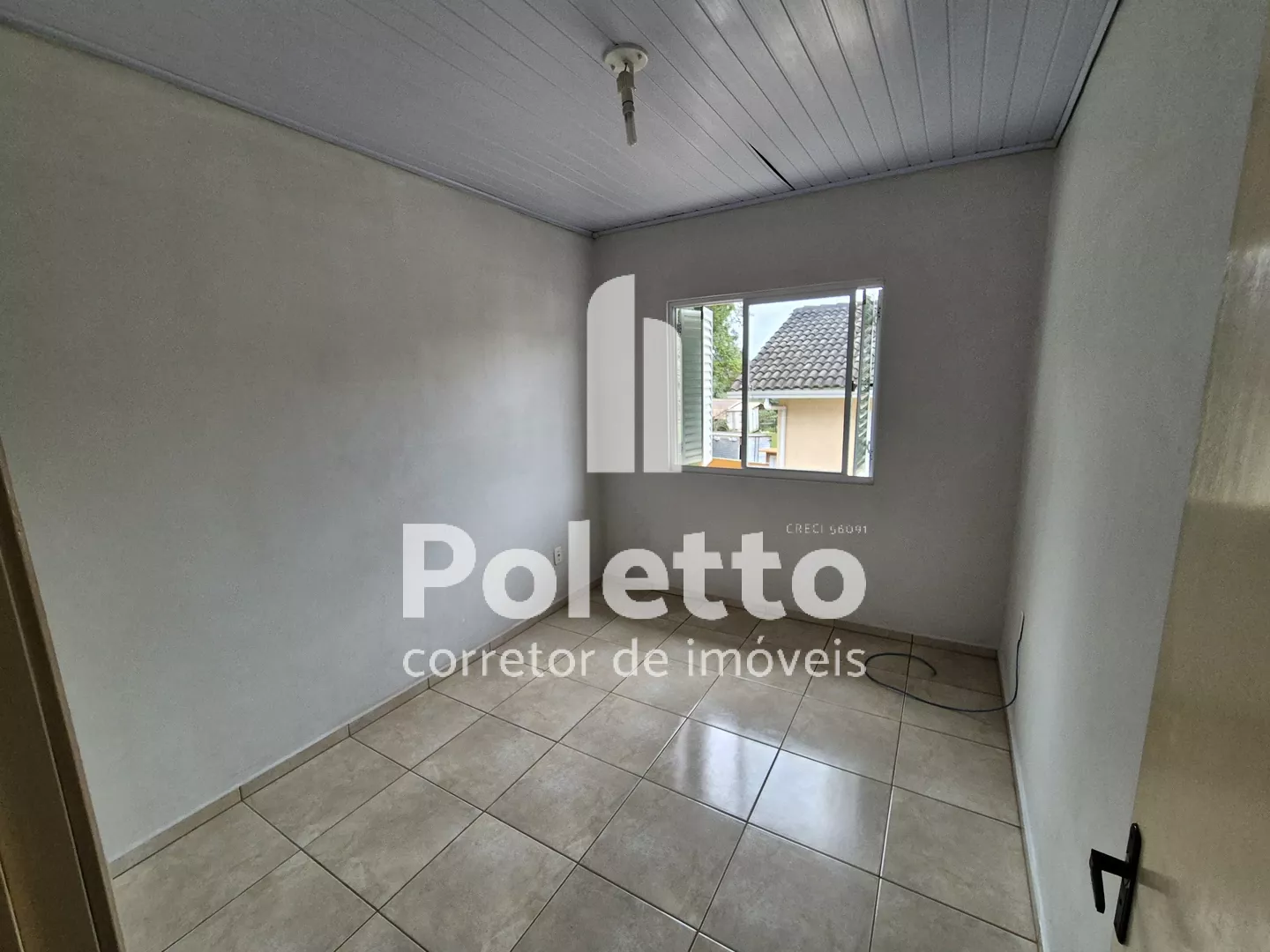 Vende-se casa com 2 dormitórios — Miniatura 3