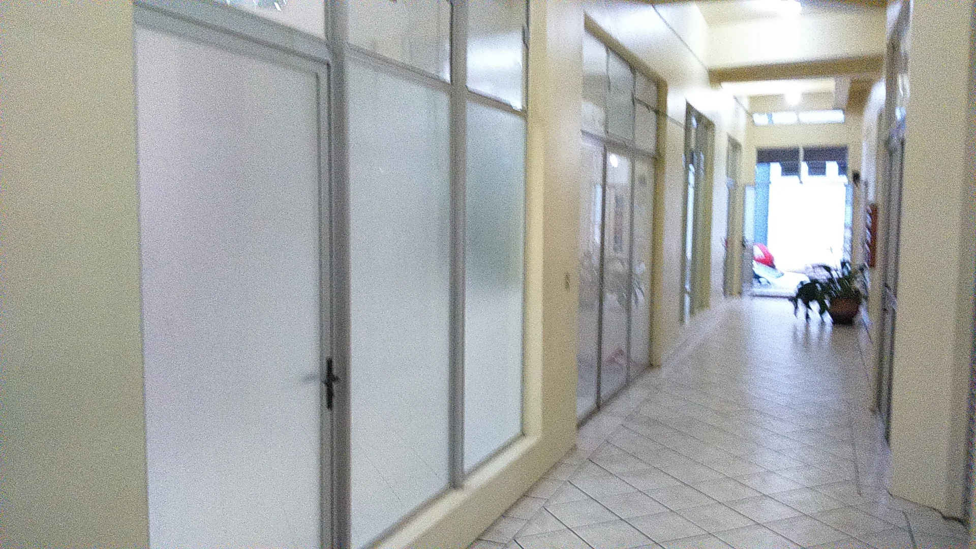 Vende-se sala comercial em frente o Ginásio Municipal em Marau — Miniatura 2