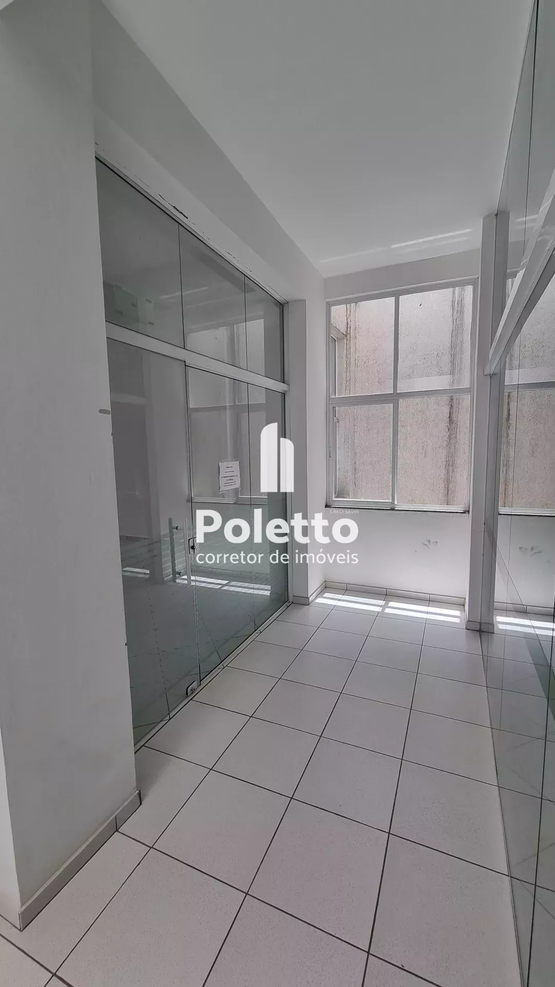 Aluga-se sala comercial em galeria no centro de Marau — Miniatura 6