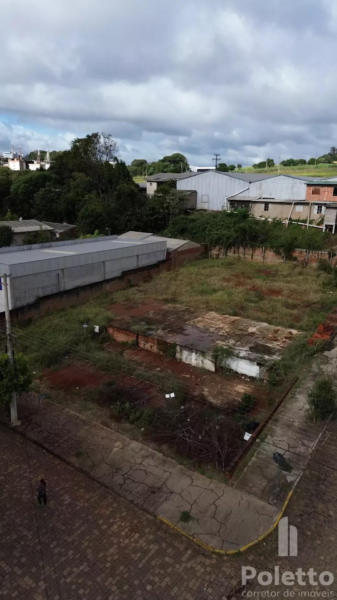 Terreno de esquina com área de 1000 m² — Miniatura 4