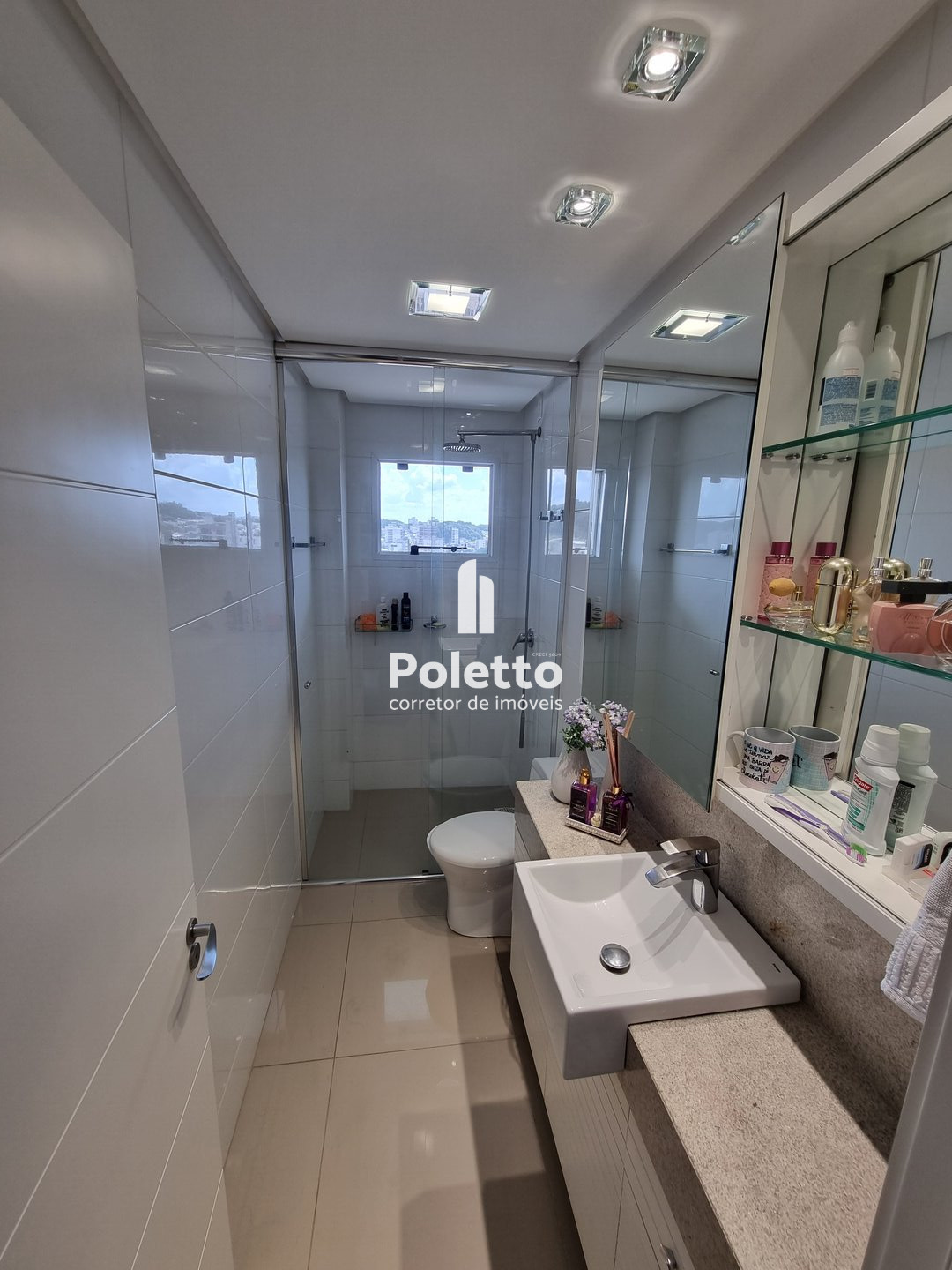 Vende-se linda cobertura duplex Mobiliada no centro de Marau — Miniatura 16