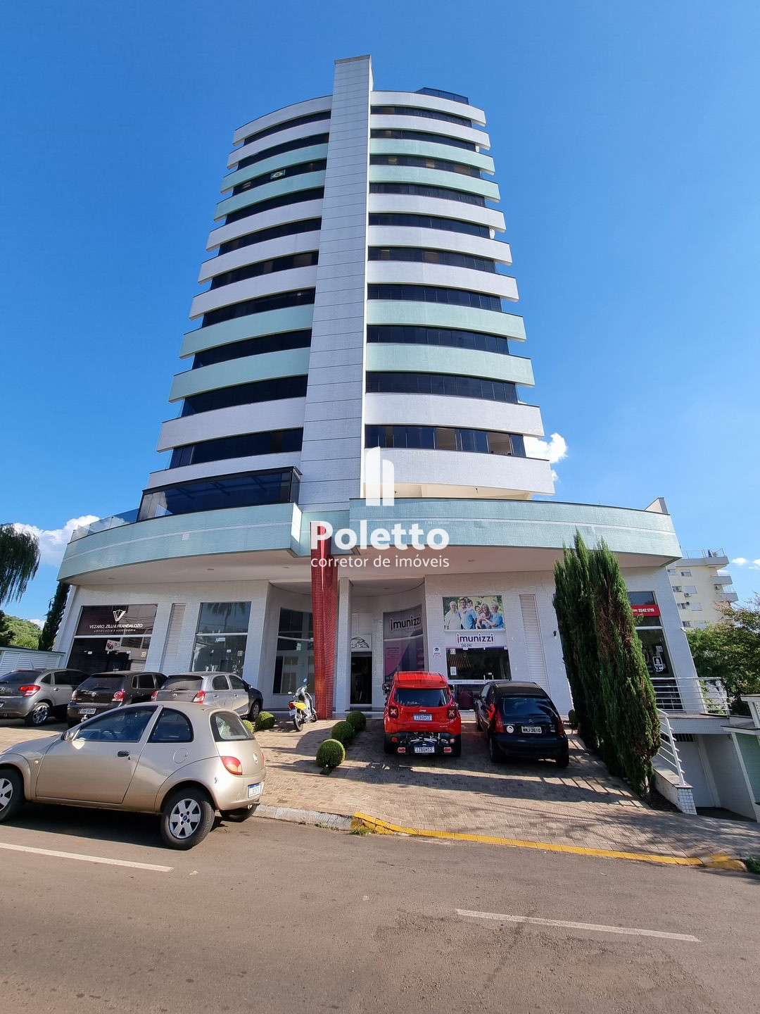 Vende-se linda cobertura duplex Mobiliada no centro de Marau — Miniatura 3