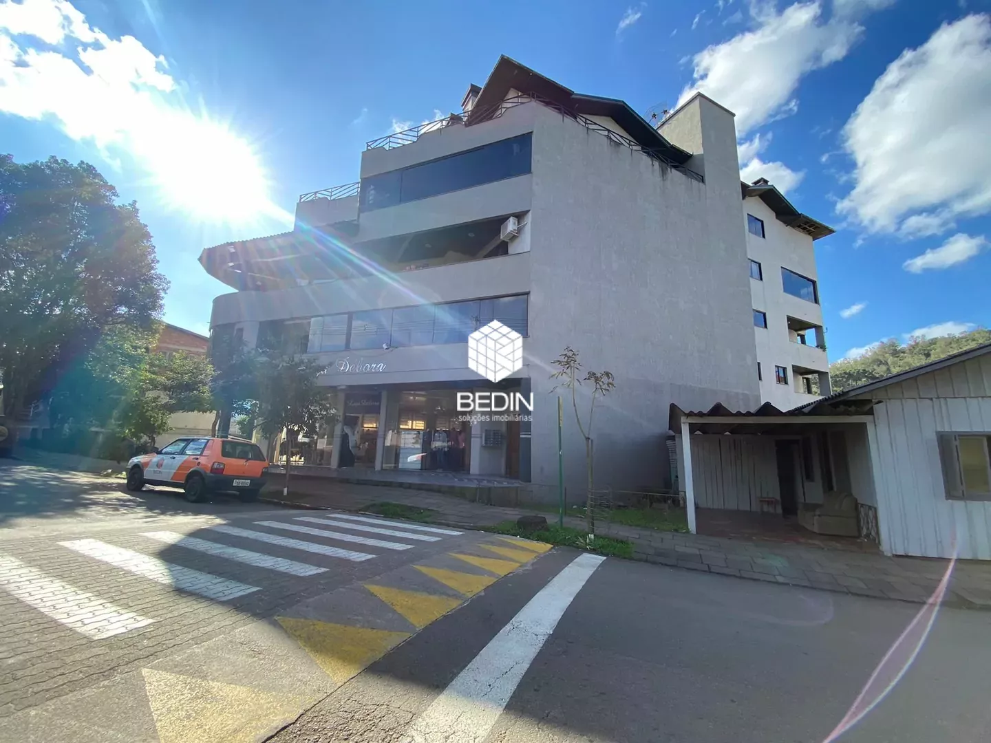 Apartamento com 03 dormitórios para locação no Centro de Serafina Corrêa
