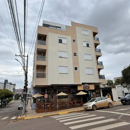 ALUGA-SE APARTAMENTO SEMI MOBILIADO CENTRAL