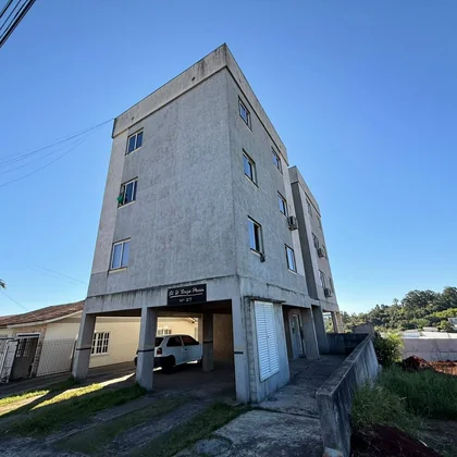 ALUGA-SE APARTAMENTO COM 02 DORMITÓRIOS NO BAIRRO FREI ADELAR