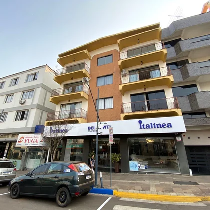 ALUGA-SE APARTAMENTO COM 03 DORMITÓRIOS CENTRAL