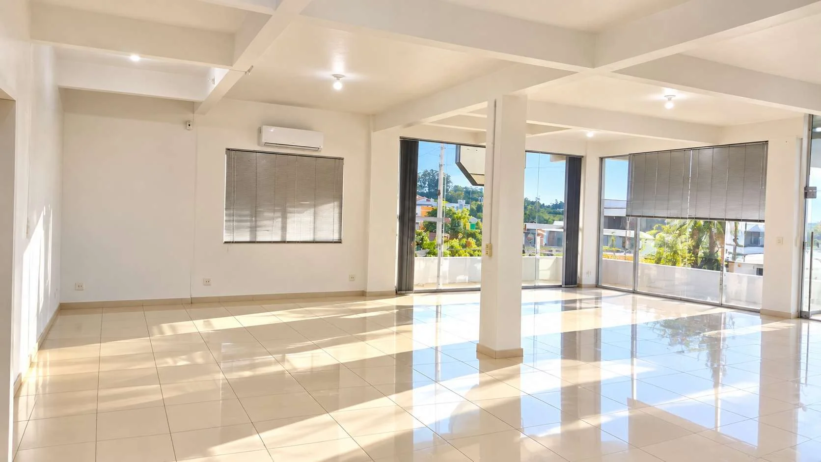 Locação - Sala comercial Locação - Sala comercial
