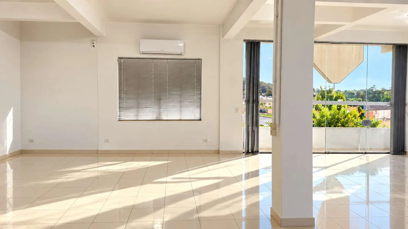 Locação - Sala comercial Locação - Sala comercial