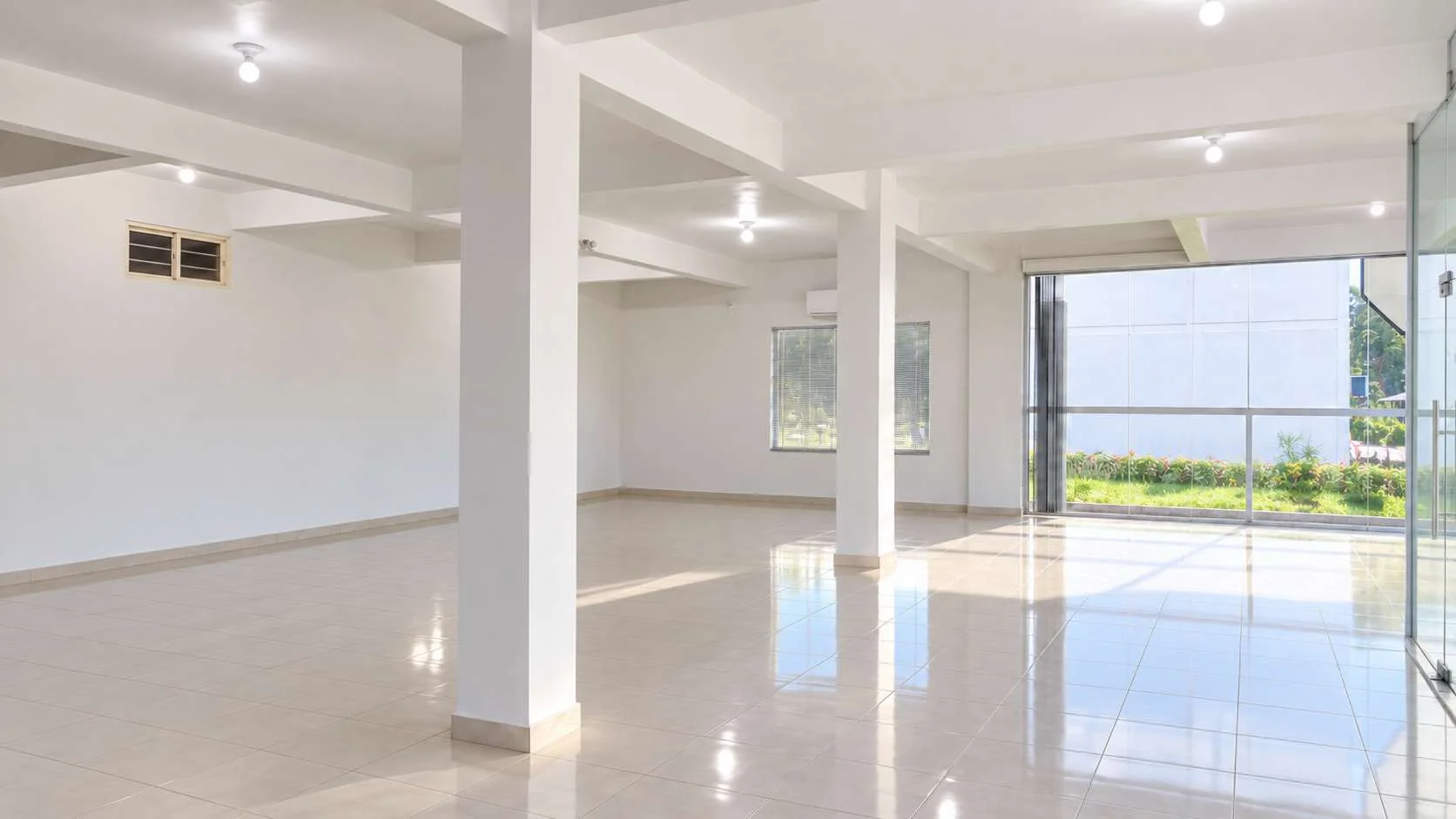 Locação - Sala comercial Locação - Sala comercial