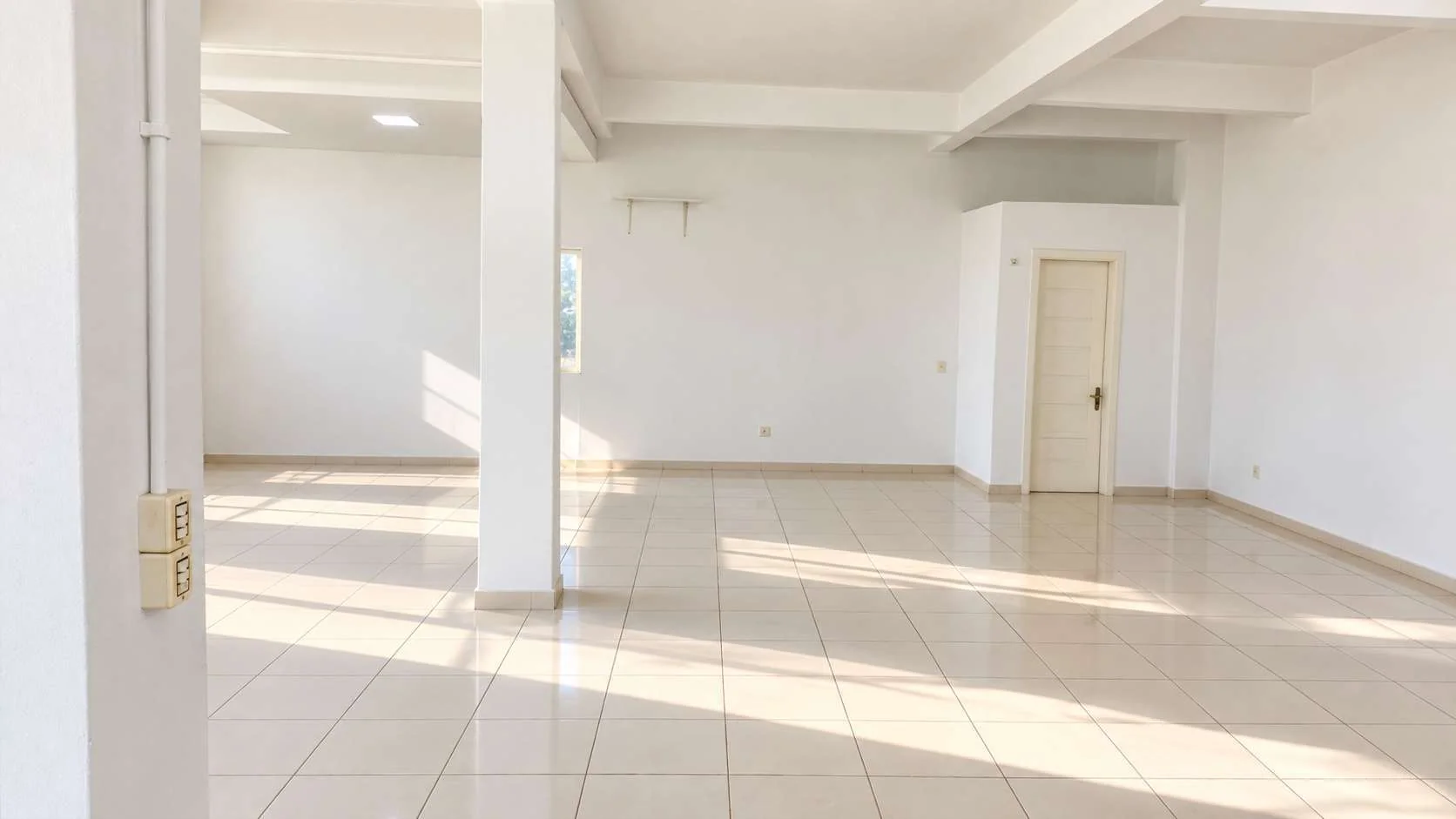 Locação - Sala comercial Locação - Sala comercial