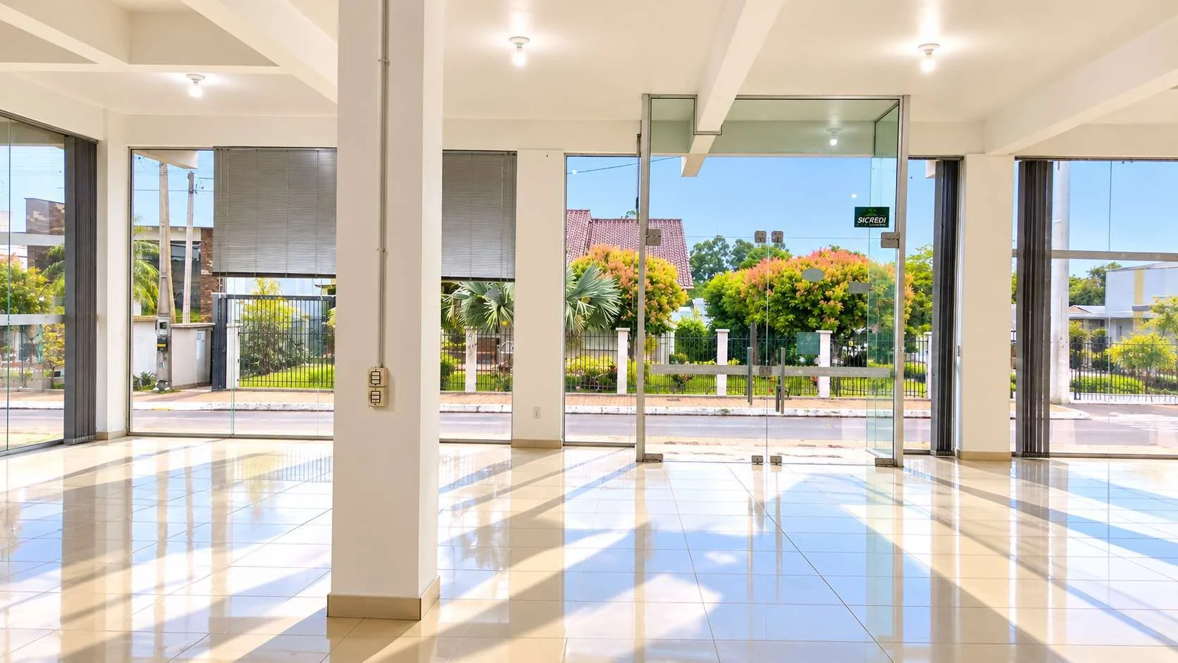 Locação - Sala comercial Locação - Sala comercial