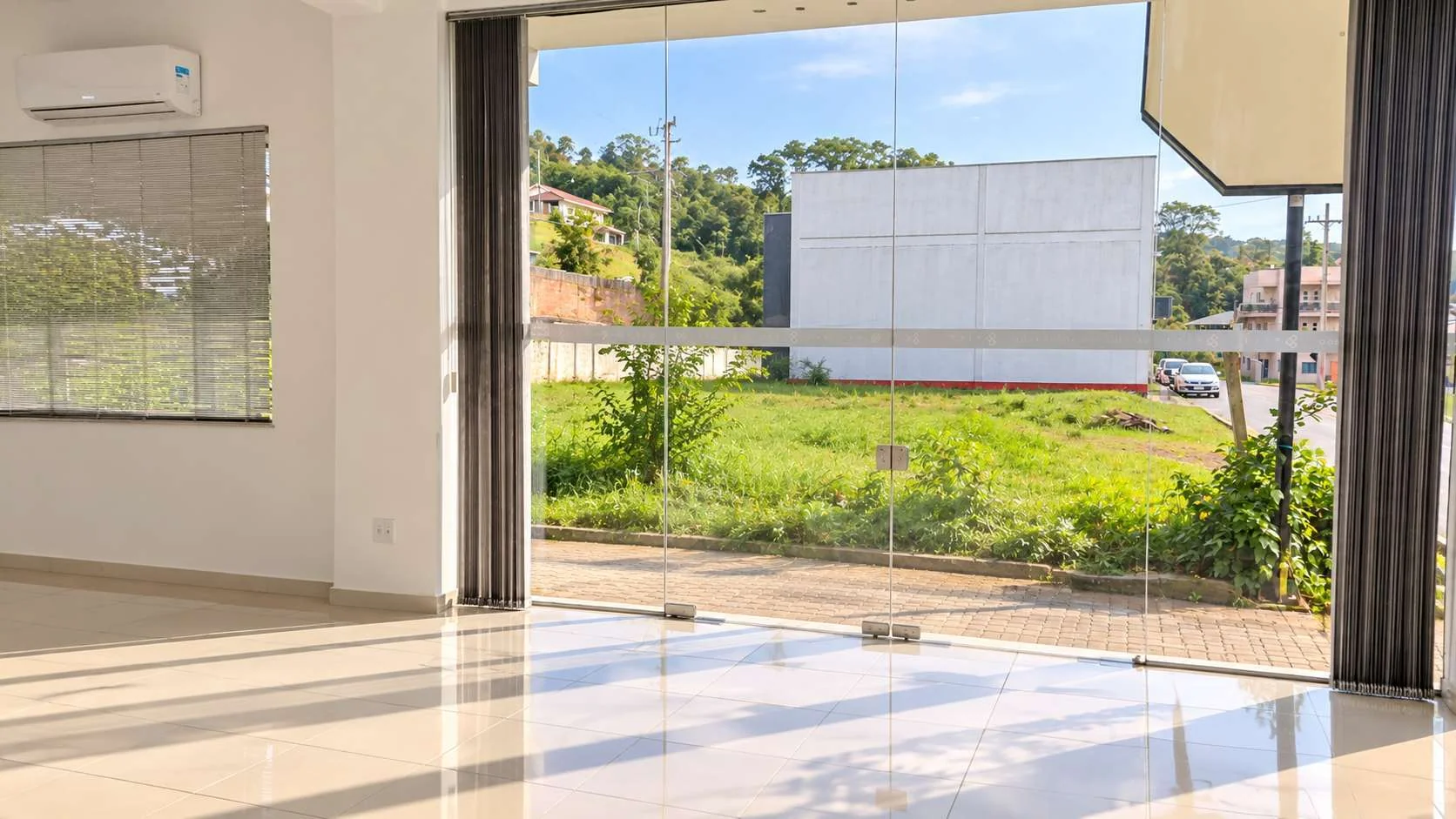 Locação - Sala comercial Locação - Sala comercial