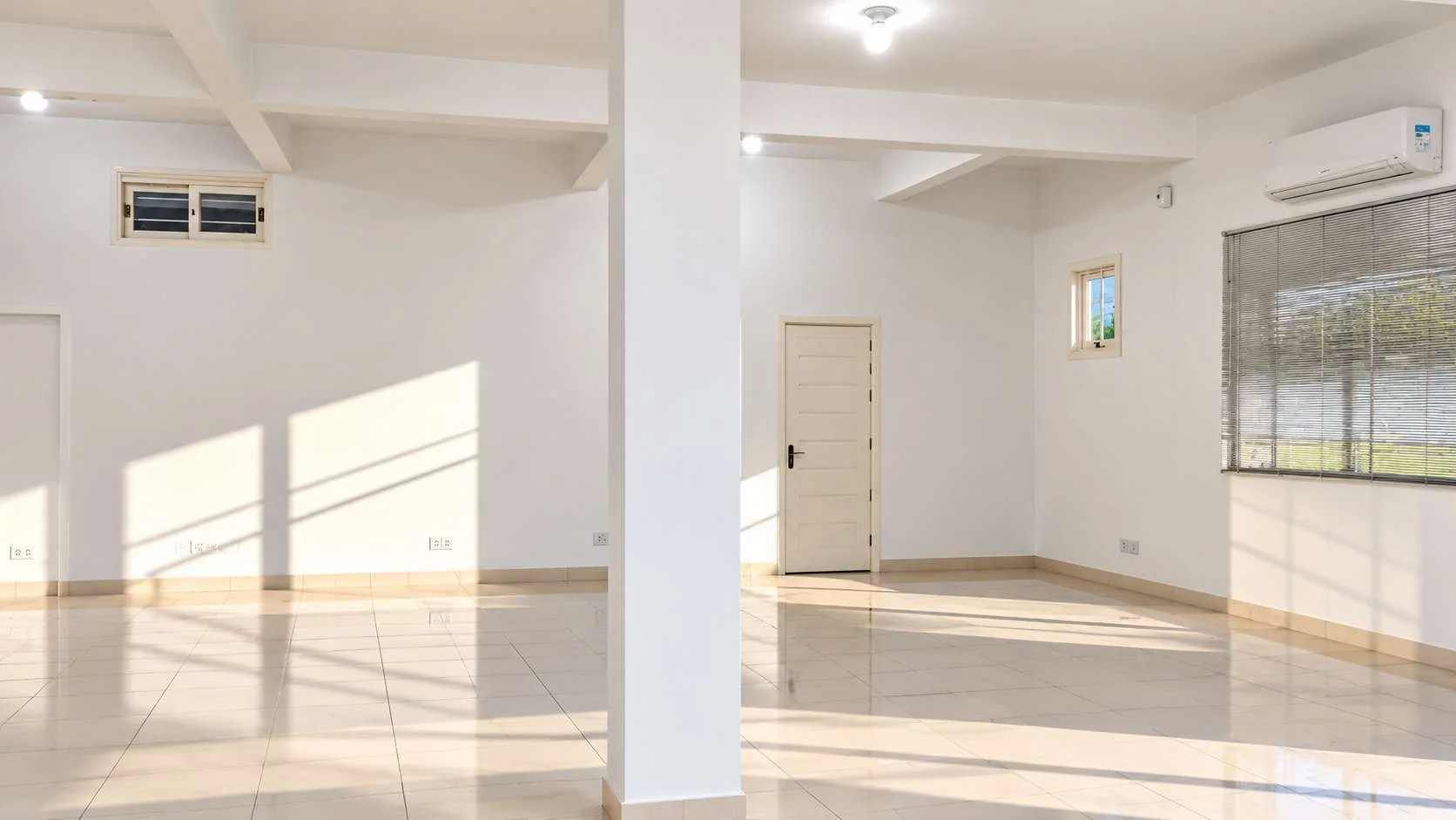 Locação - Sala comercial Locação - Sala comercial