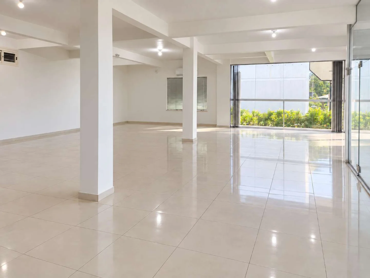Locação - Sala comercial Locação - Sala comercial