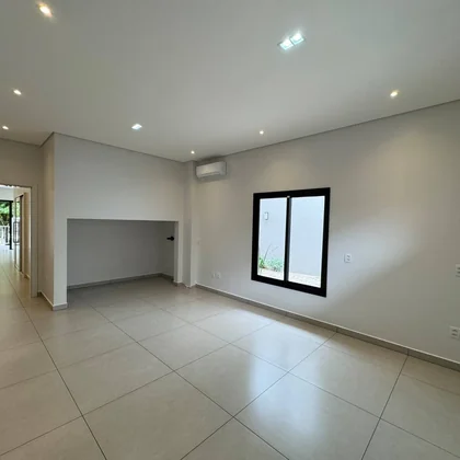 Aluga - se Sala comercial