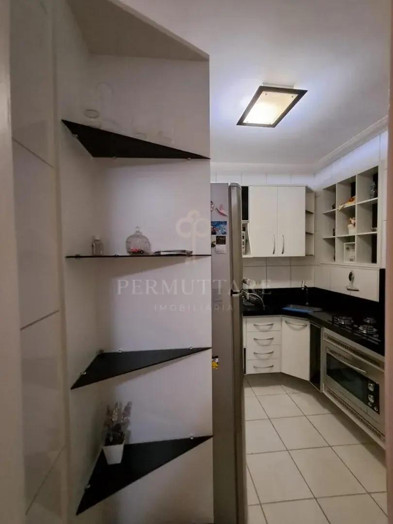 Casa reformada a venda no Condominio Village Córsega. — Miniatura 7