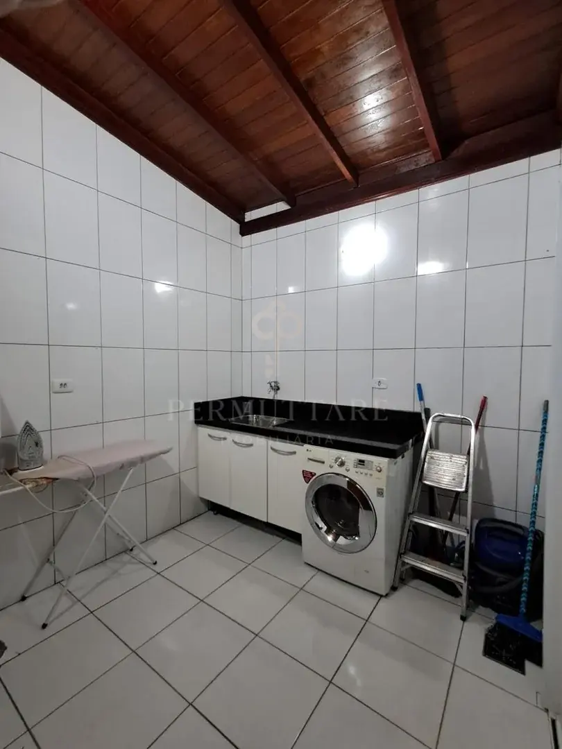 Casa reformada a venda no Condominio Village Córsega. — Miniatura 8
