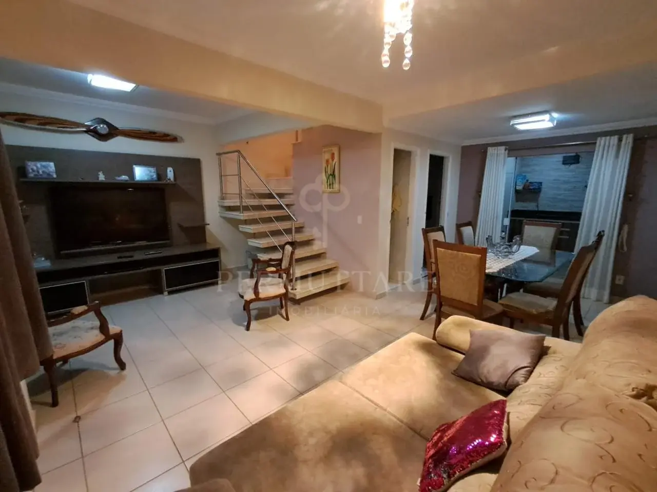 Casa reformada a venda no Condominio Village Córsega. — Miniatura 3