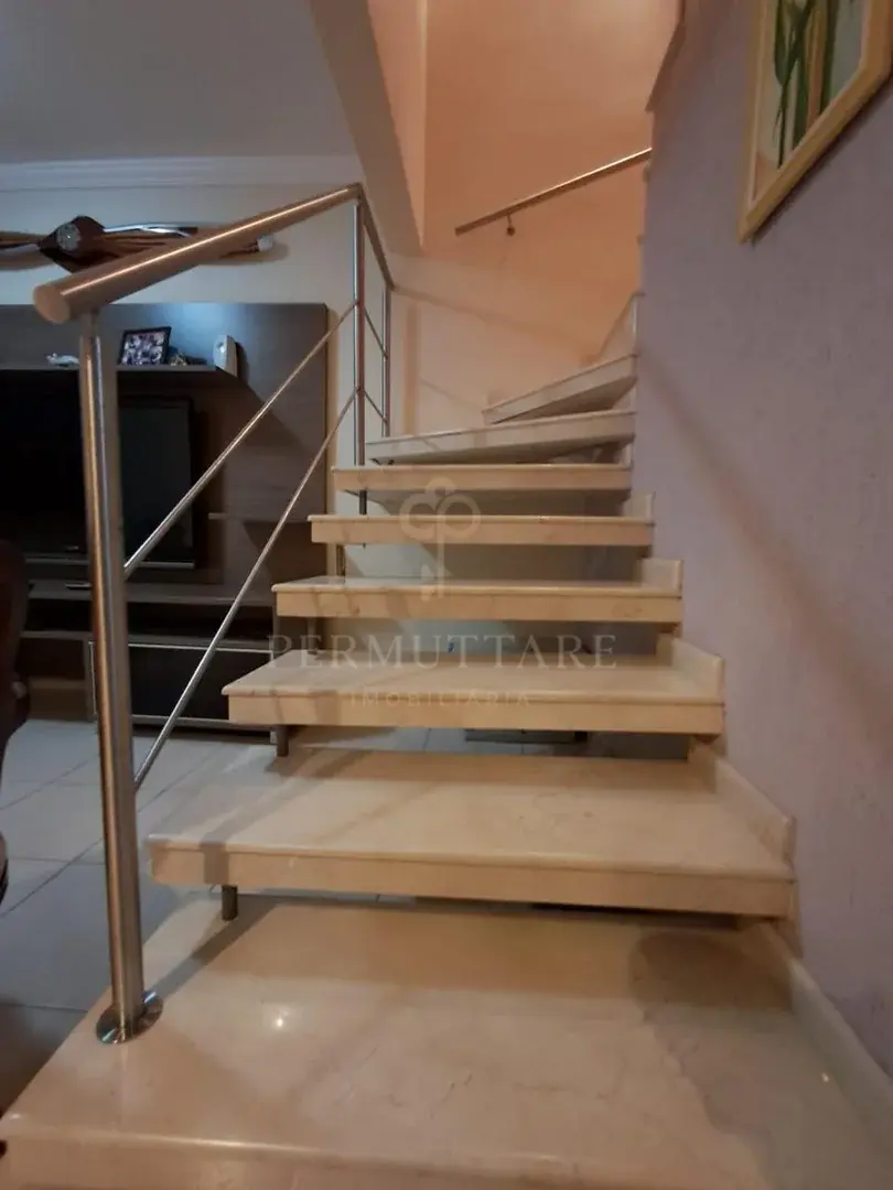 Casa reformada a venda no Condominio Village Córsega. — Miniatura 10