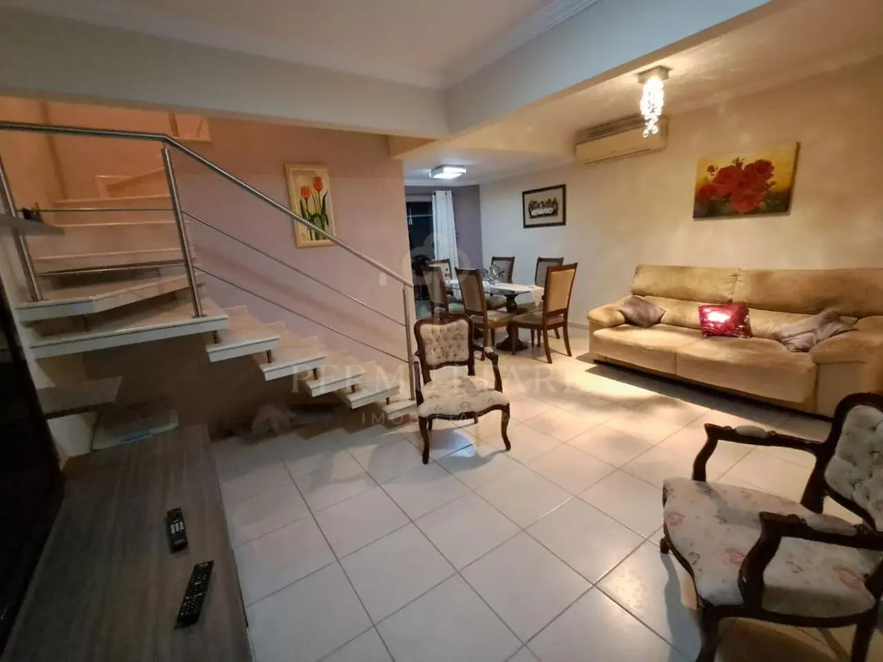 Casa reformada a venda no Condominio Village Córsega. — Miniatura 2