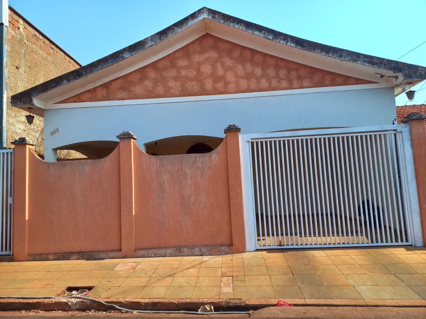 VENDE-SE CASA RESIDENCIAL - CENTRO EM RIOLANDIA/SP