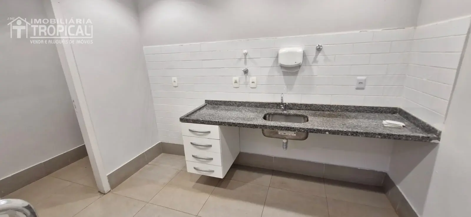 Aluga-se Sala comercial no centro de Porto Nacional-To — Miniatura 14