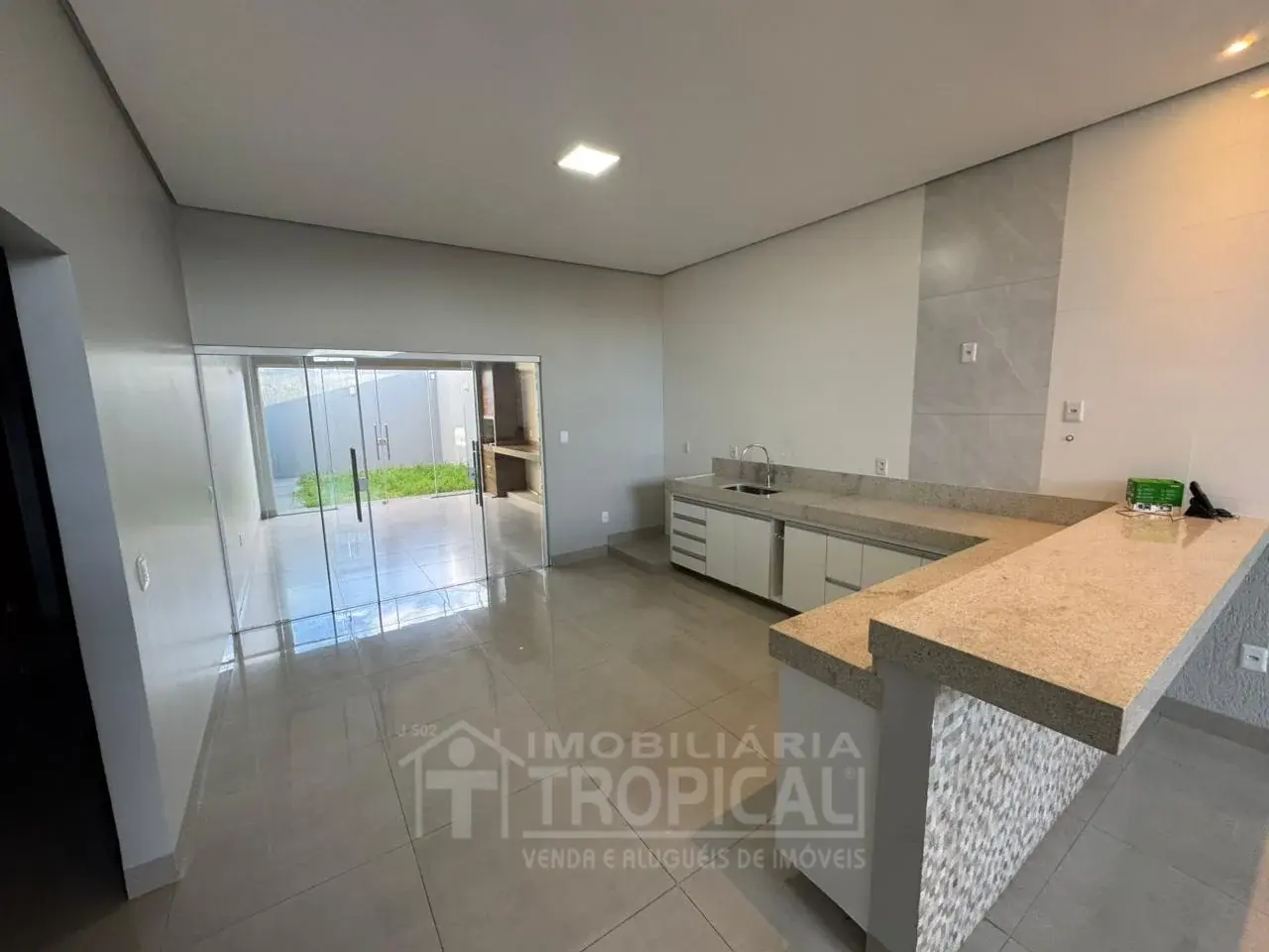 Vende-se casa com energia solar no setor Jd. América em Porto Nacional-To. — Miniatura 6