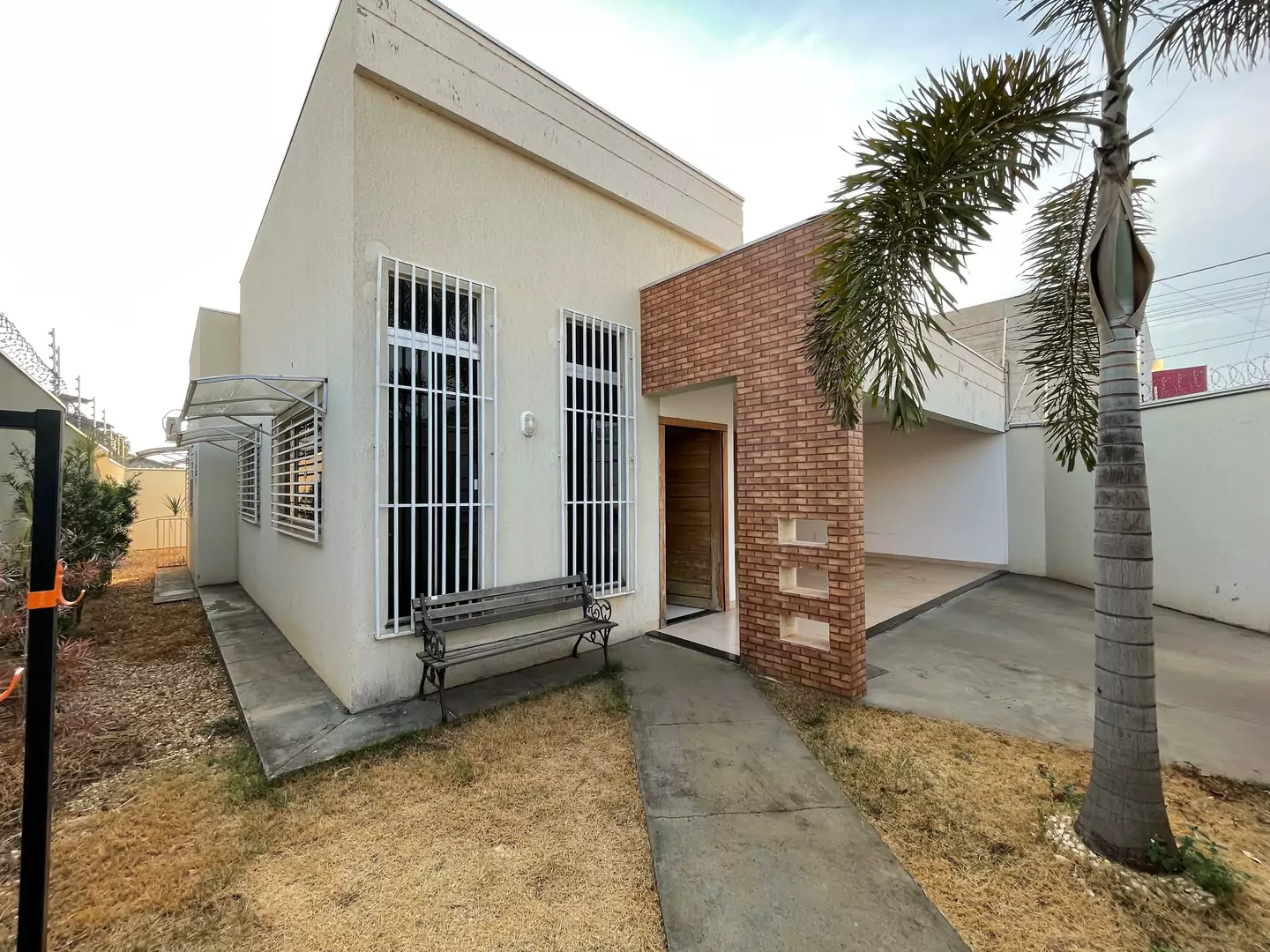 Casa bem Localizada na Avenida Imperial no setor Jardim America em Porto Nacional-TO — Miniatura 4