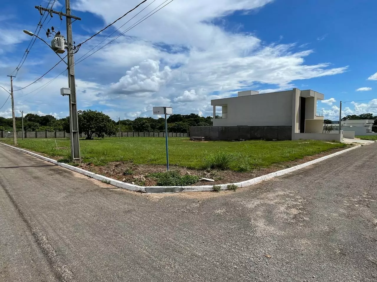 Vendo Lote no condominio Porto Leman em Porto Nacional-TO — Miniatura 2