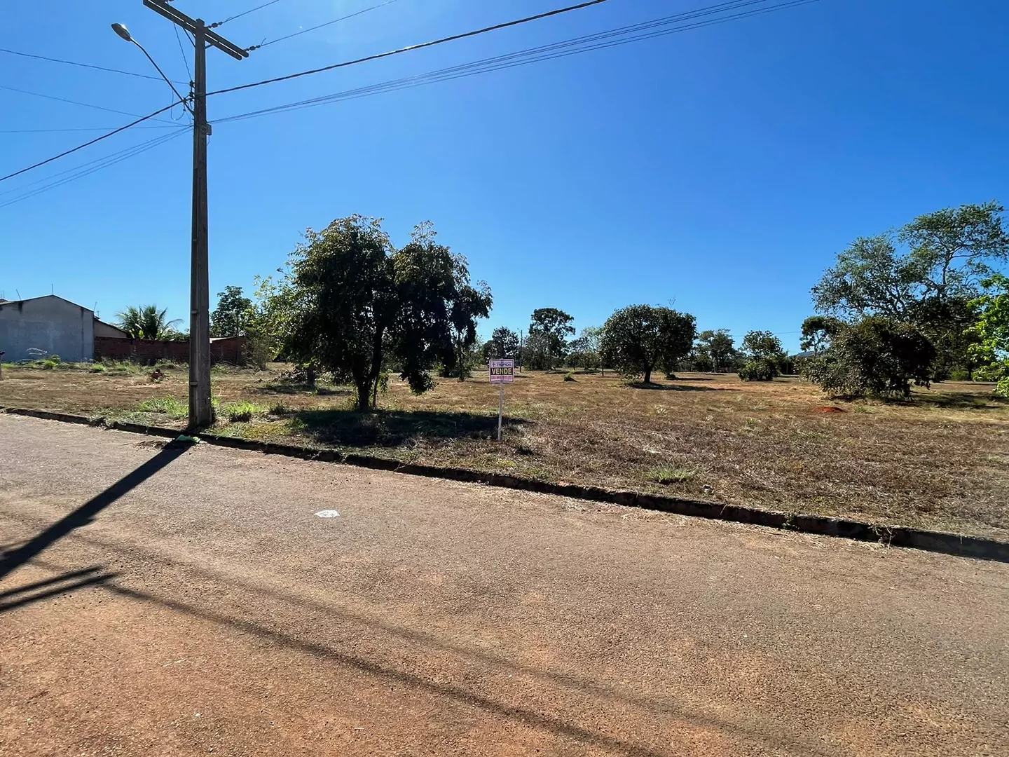 VENDE-SE  LOTE  DE 600M2 NO SETOR UNIVERSITARIO  EM PORTO NACIONAL-TO. — Miniatura 2