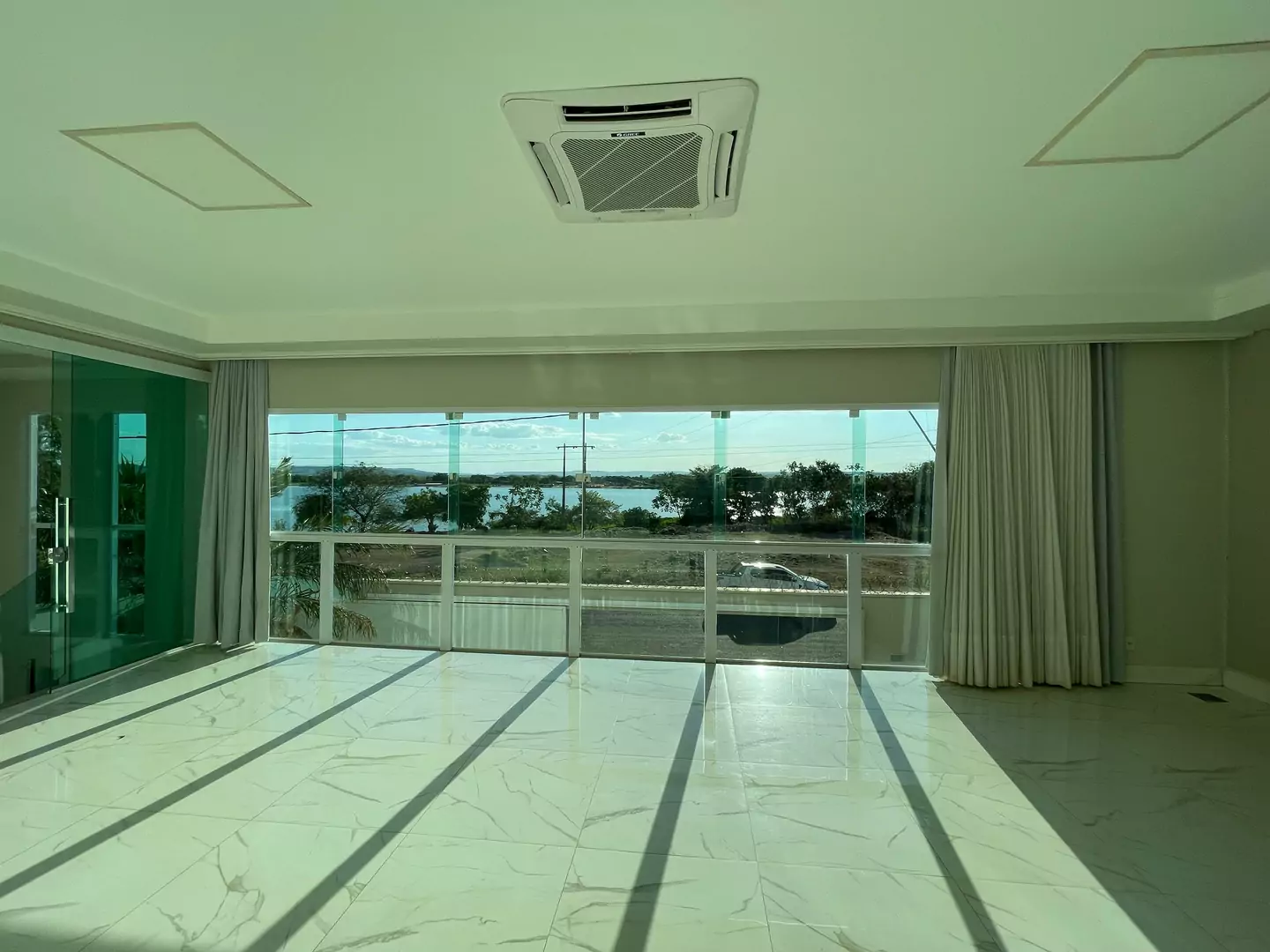 Vendo Casa de alto Padrão em frente o lago de Porto Nacional-TO — Miniatura 5