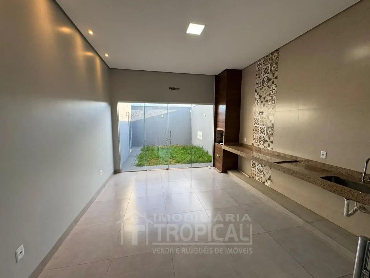 Vende-se casa com energia solar no setor Jd. América em Porto Nacional-To. — Miniatura 13