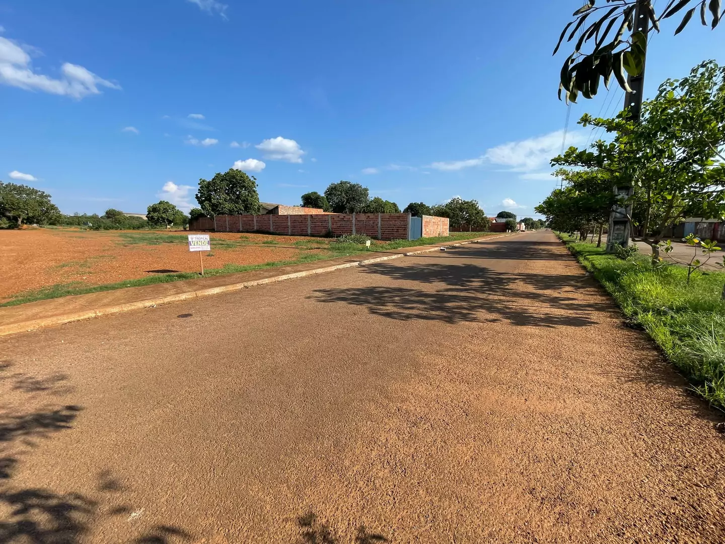Vendo Lote COMERCIAL, bem localizado em frente a uma pista dupla. — Miniatura 2