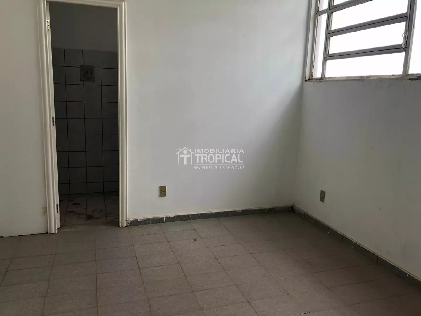 Vende-se sala comercial no Shopping Center Wanda Cristina em Porto Nacional-TO. — Miniatura 11